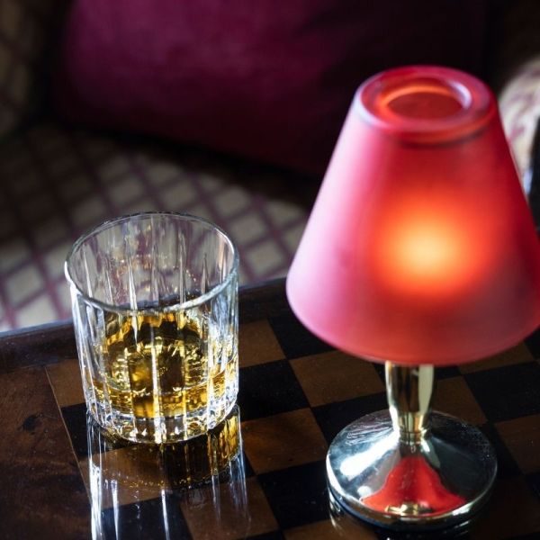 Strona internetowa Earls Court – fotografia – 8-Resident Bar – piwo Guinness i irlandzkie piwo Baileys