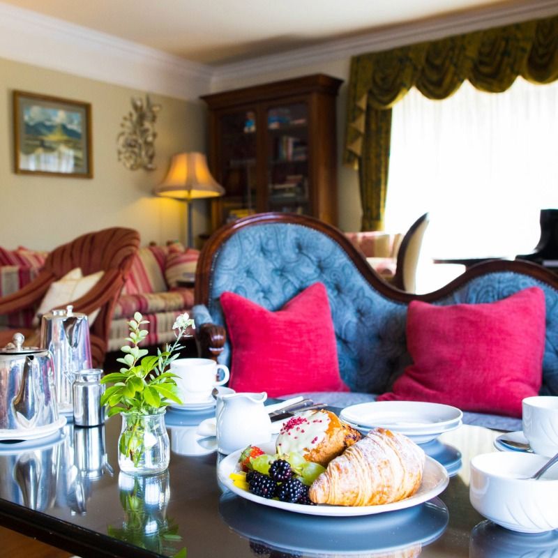 Resident Bar & Lounge | Irish Breakfast Tea and Coffee, Freshly Baked Pastries