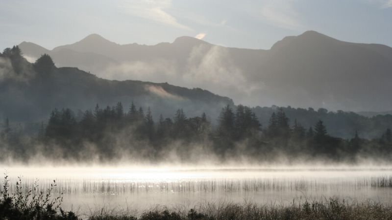 Amanecer sobre el lago Caragh