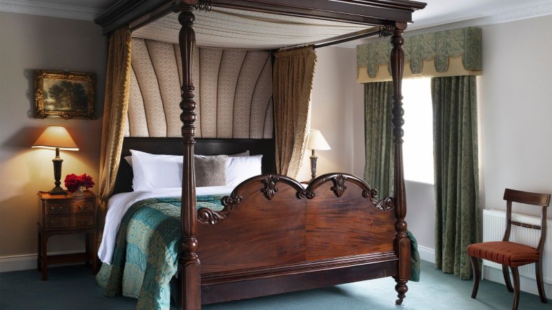 Charming guest rooms and suites at Earls Court House Hotel Killarney, thoughtfully styled with genuine antique furnishings and carefully chosen artwork, offering a warm, homely atmosphere that invites you to slow down, settle in, and simply feel at home. 