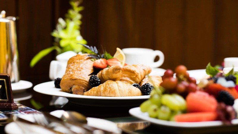 Breakfast in the 4-star comfort of Earls Court House Hotel, Killarney